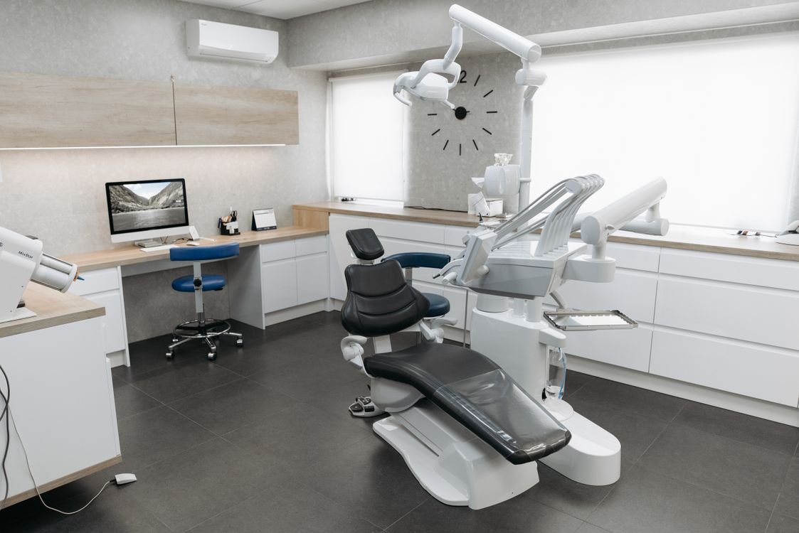 dentista no bairro Bacacheri Curitiba — clínica especializada em implantes e próteses em Curitiba