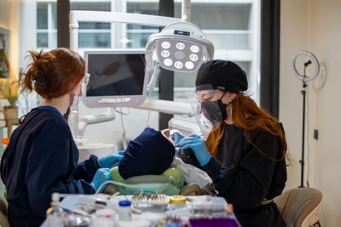 dentista no bairro Ahú Curitiba — clínica especializada em implantes e próteses em Curitiba