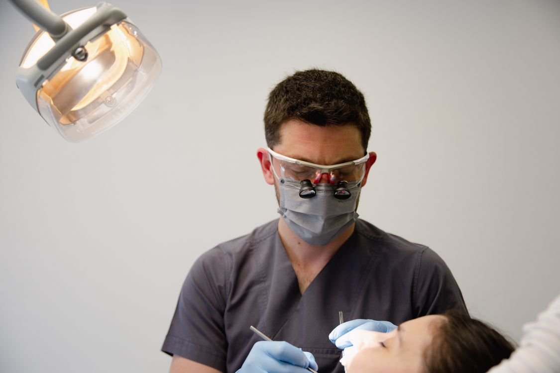 O que é ser um dentista? — clínica especializada em implantes e próteses em Curitiba
