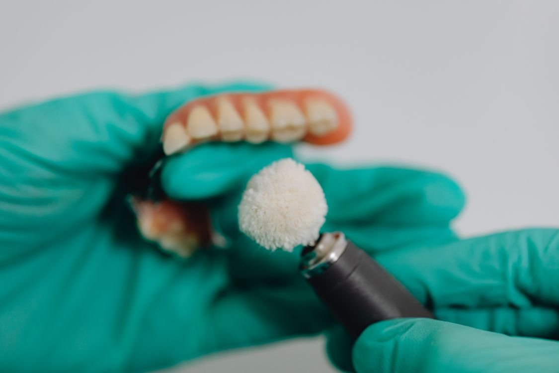 Para que serve enxaguante bucal — clínica especializada em implantes e próteses em Curitiba